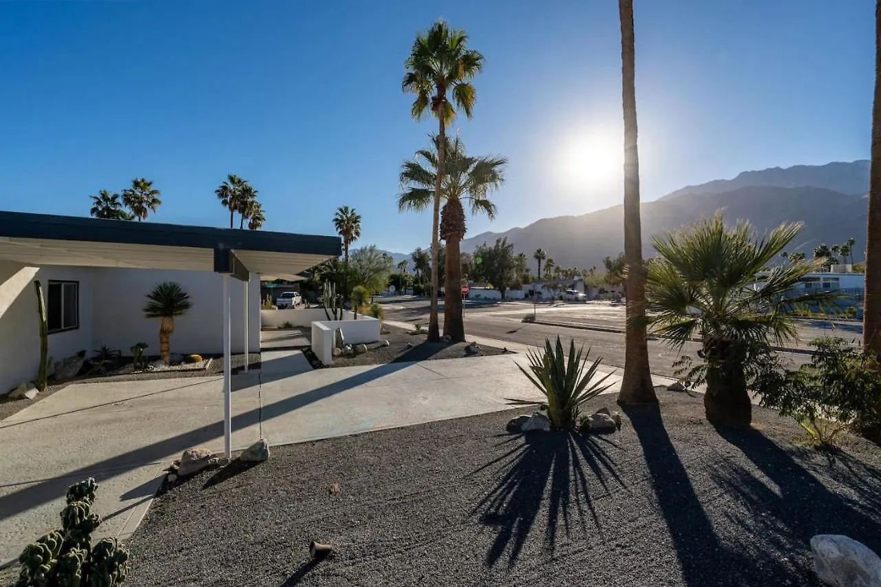 Villa Mosaic Vibrant Palm Springs Retreat Holiday home