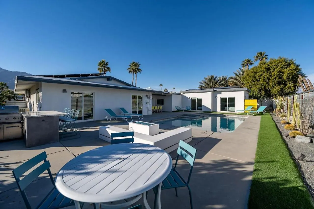 Villa Mosaic Vibrant Palm Springs Retreat